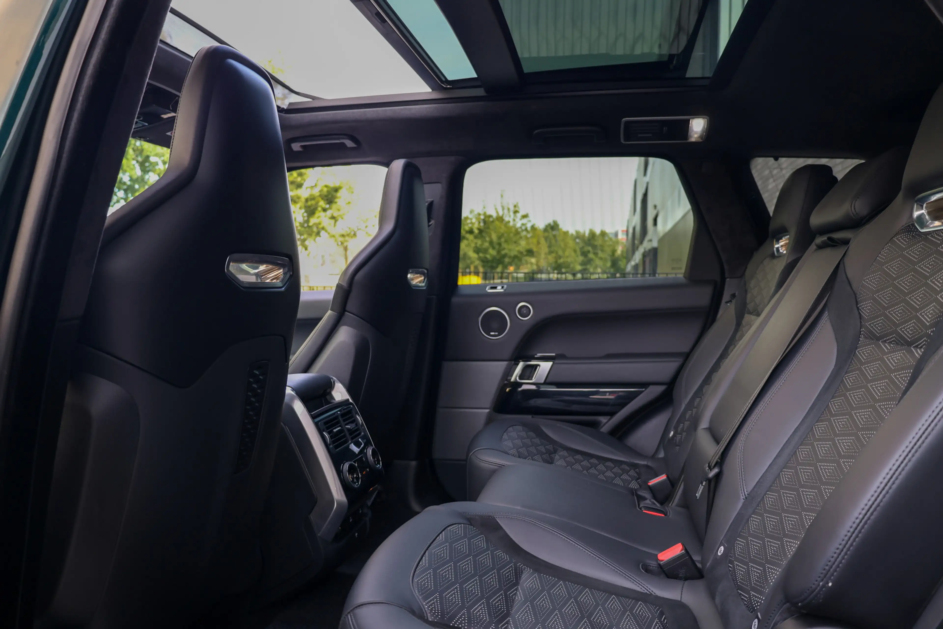 Land Rover Range Rover Sport P575 SVR | UNIEK! | SVO RACING GREEN | 24'' VOSSEN — photo 40