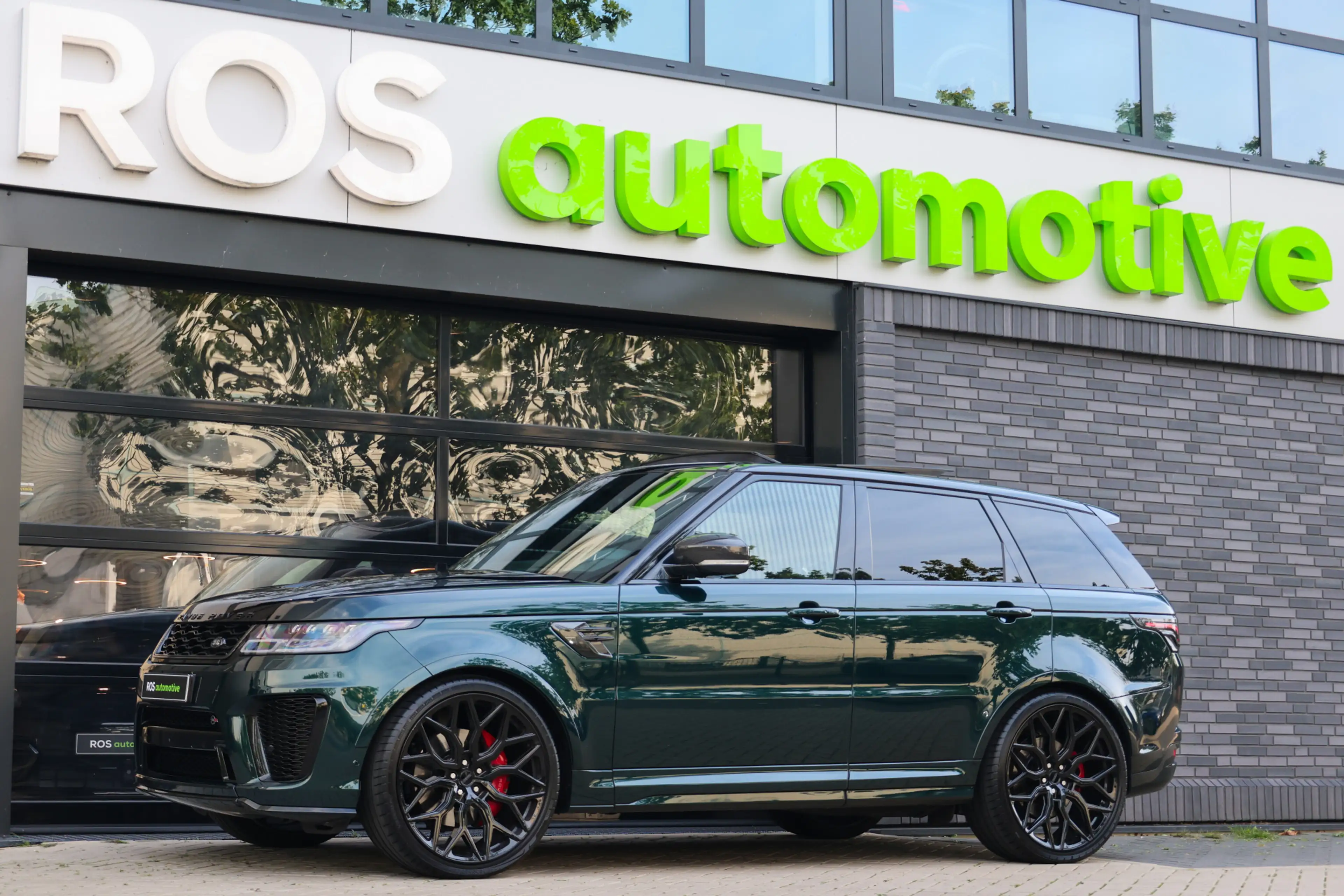 Land Rover Range Rover Sport P575 SVR | UNIEK! | SVO RACING GREEN | 24'' VOSSEN — photo 3