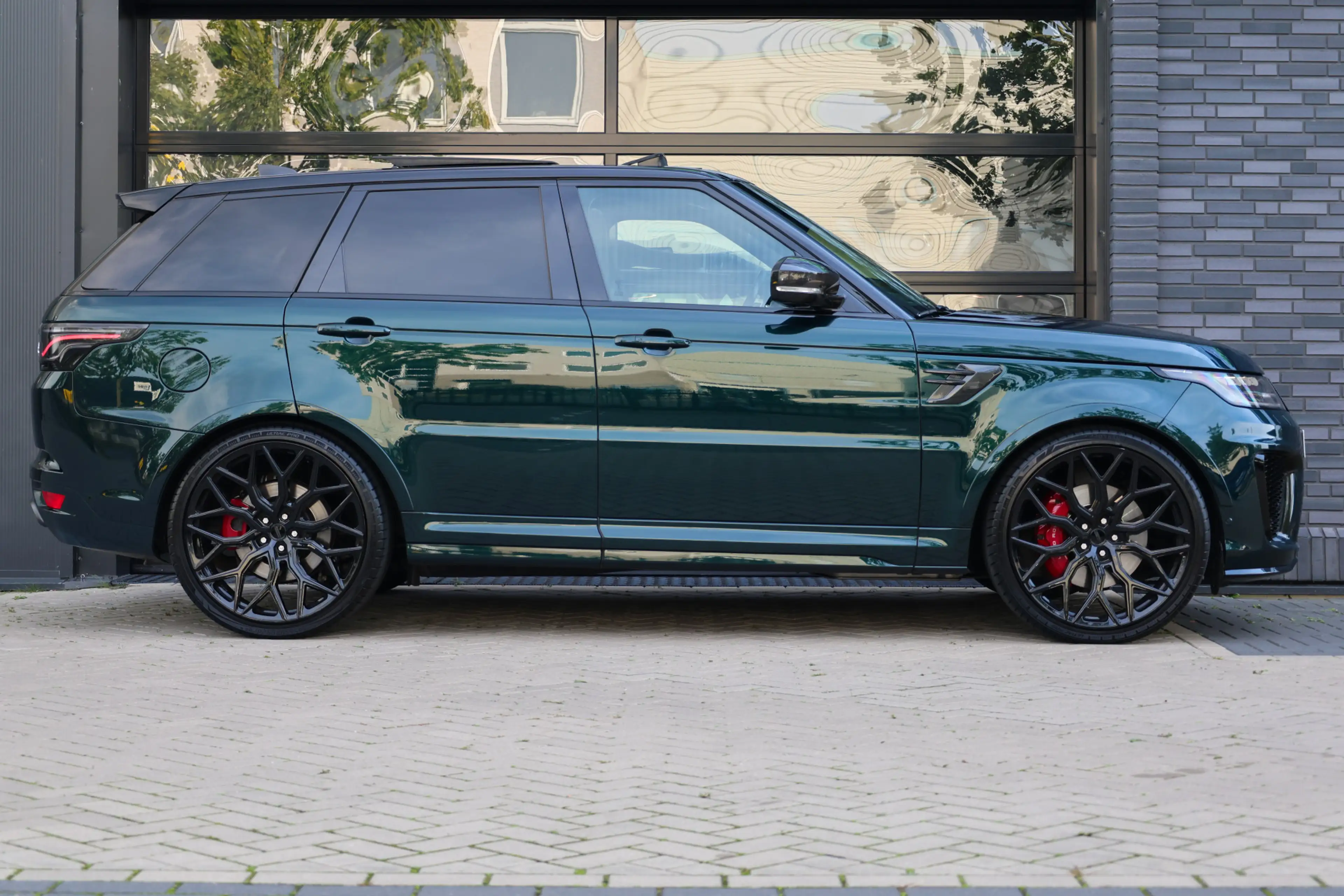 Land Rover Range Rover Sport P575 SVR | UNIEK! | SVO RACING GREEN | 24'' VOSSEN — photo 15