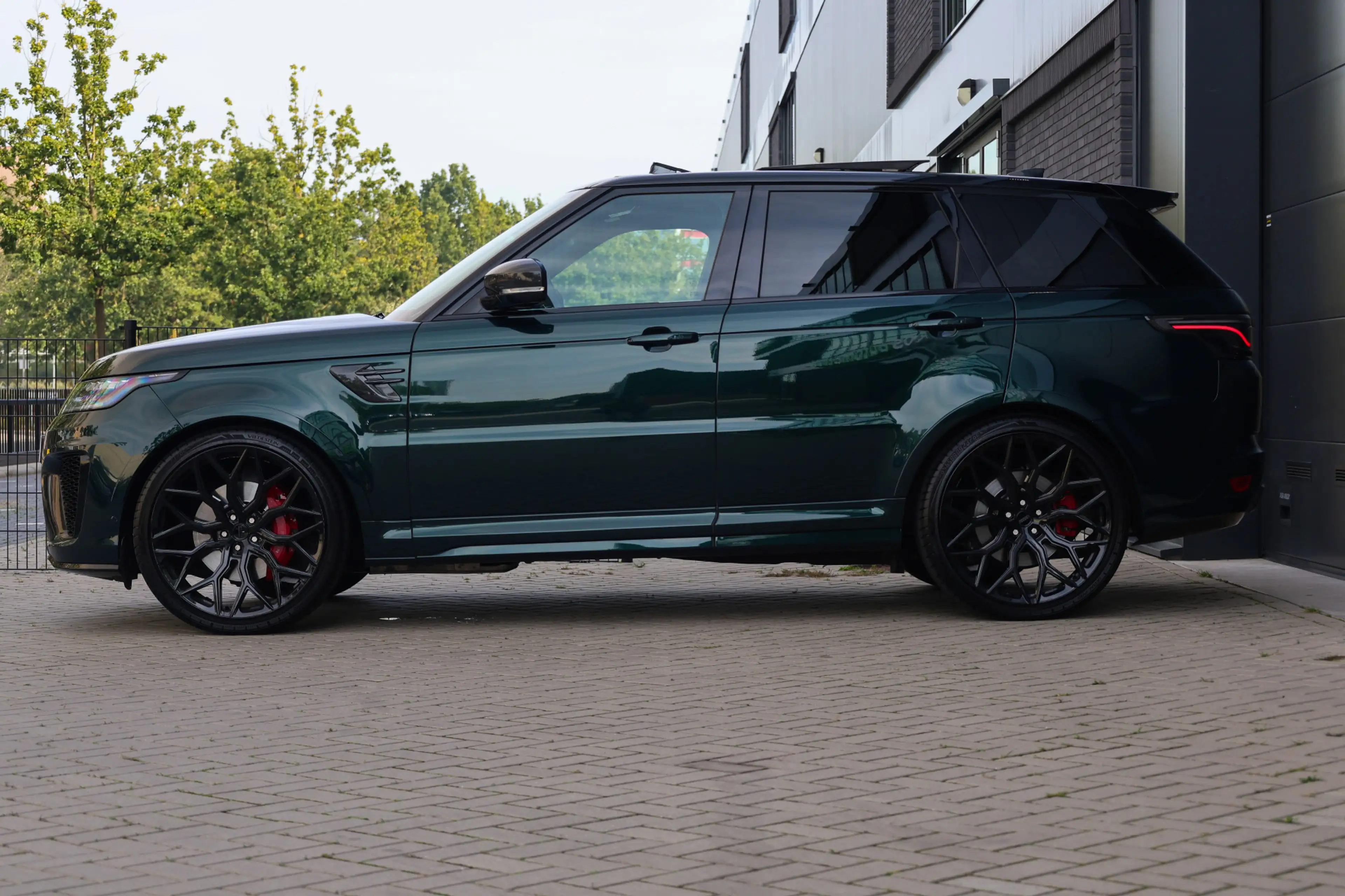 Land Rover Range Rover Sport P575 SVR | UNIEK! | SVO RACING GREEN | 24'' VOSSEN — photo 42