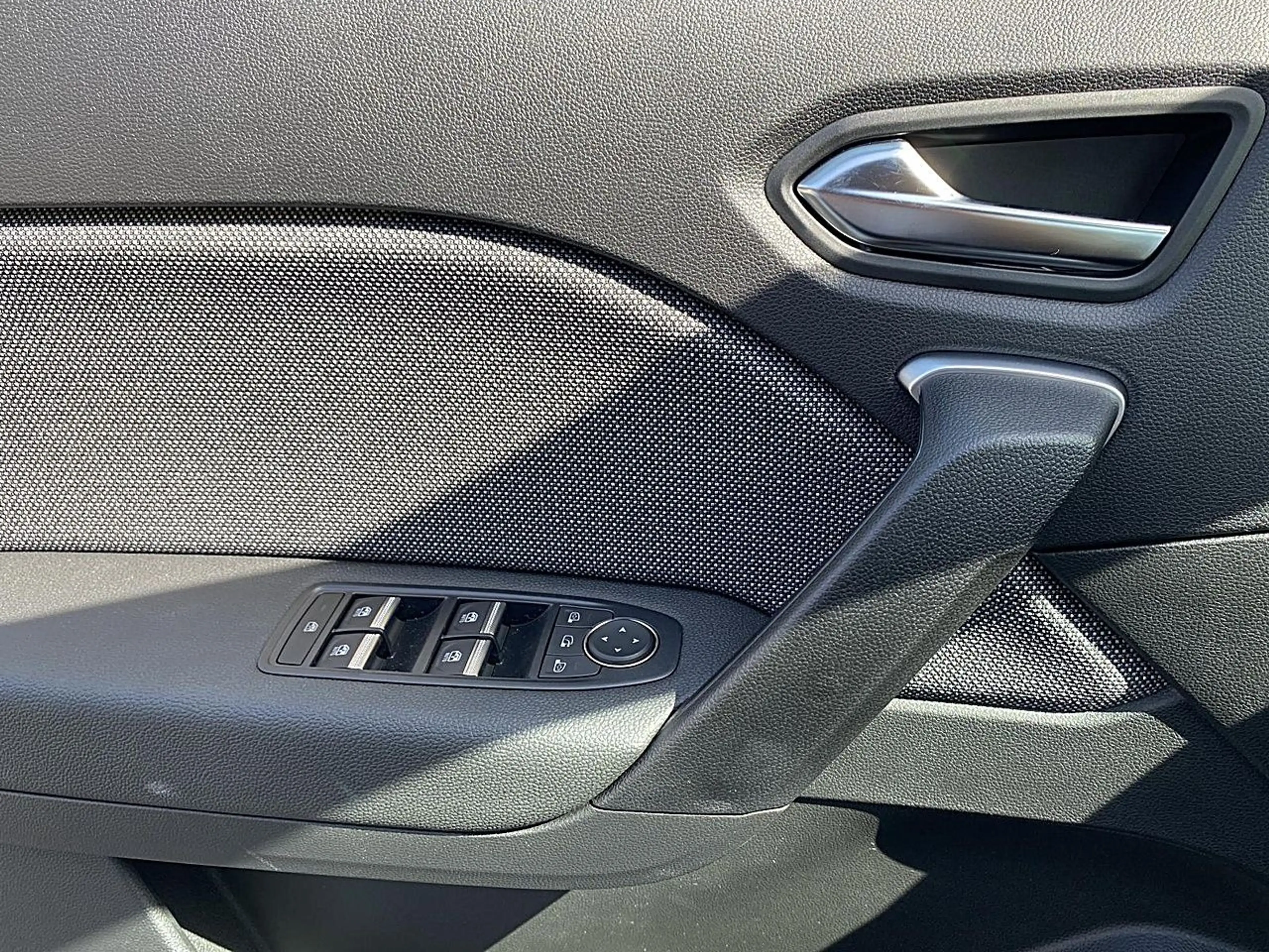 Mitsubishi Grandis Intro Edition 1,8l HEV AT LED DAB+ Klima Navi — photo 12