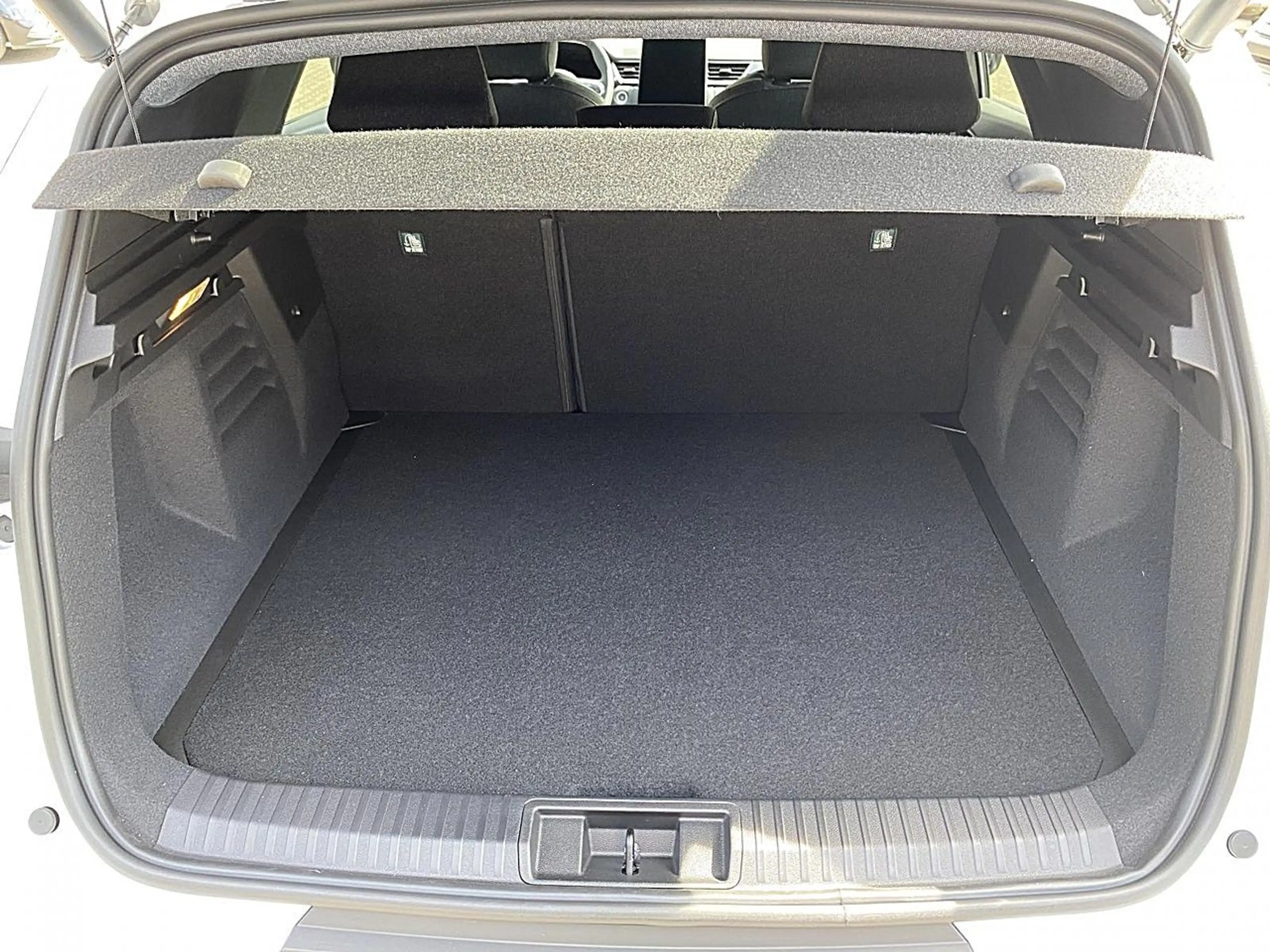 Mitsubishi Grandis Intro Edition 1,8l HEV AT LED DAB+ Klima Navi — photo 13