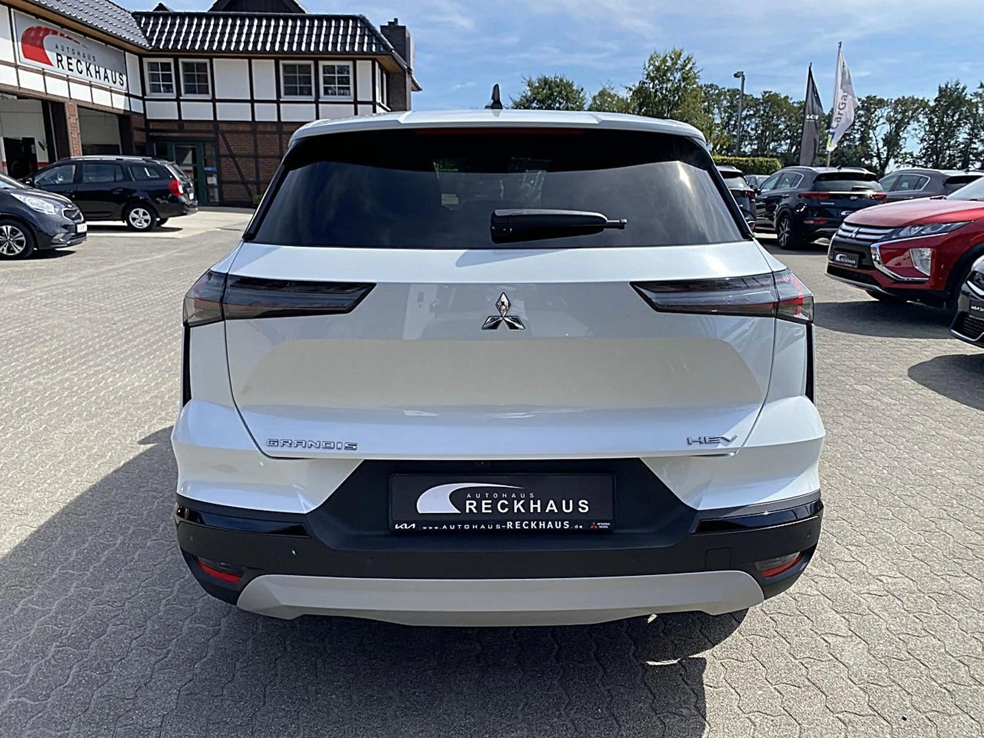 Mitsubishi Grandis Intro Edition 1,8l HEV AT LED DAB+ Klima Navi — photo 3