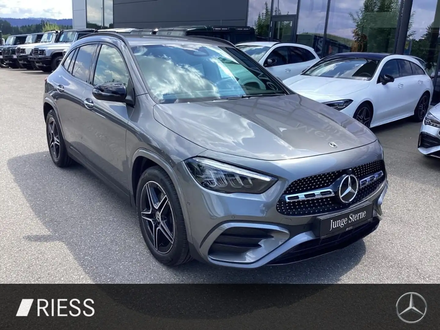 Mercedes-Benz GLA 200 d AMG+Night+AHK+Kamera+Fahrass.P+PTS+LED Grau - 2