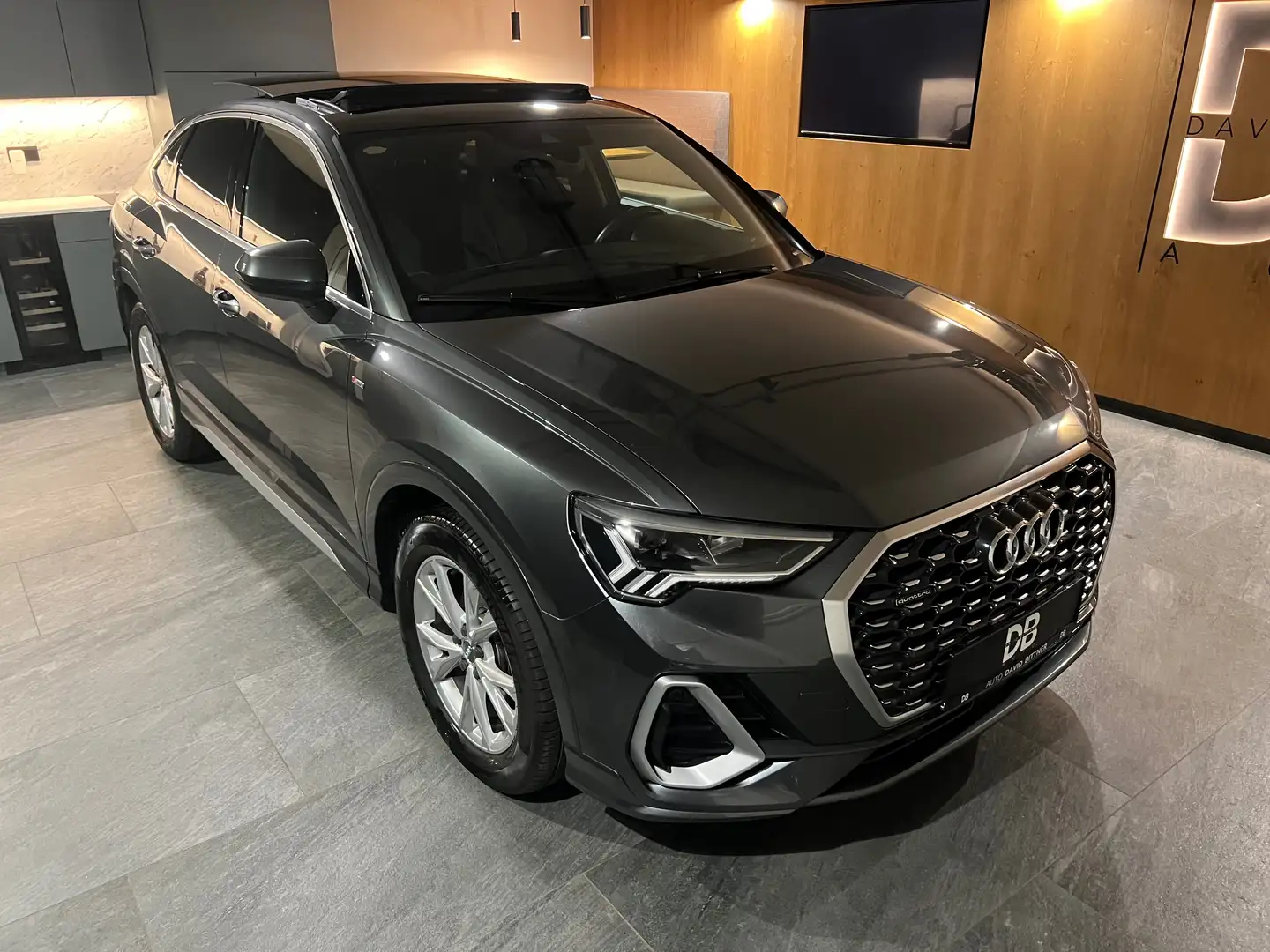 Audi Q3 Q3 Sportback 35 TDI quattro -  S-line - AHK - ACC Grau - 2