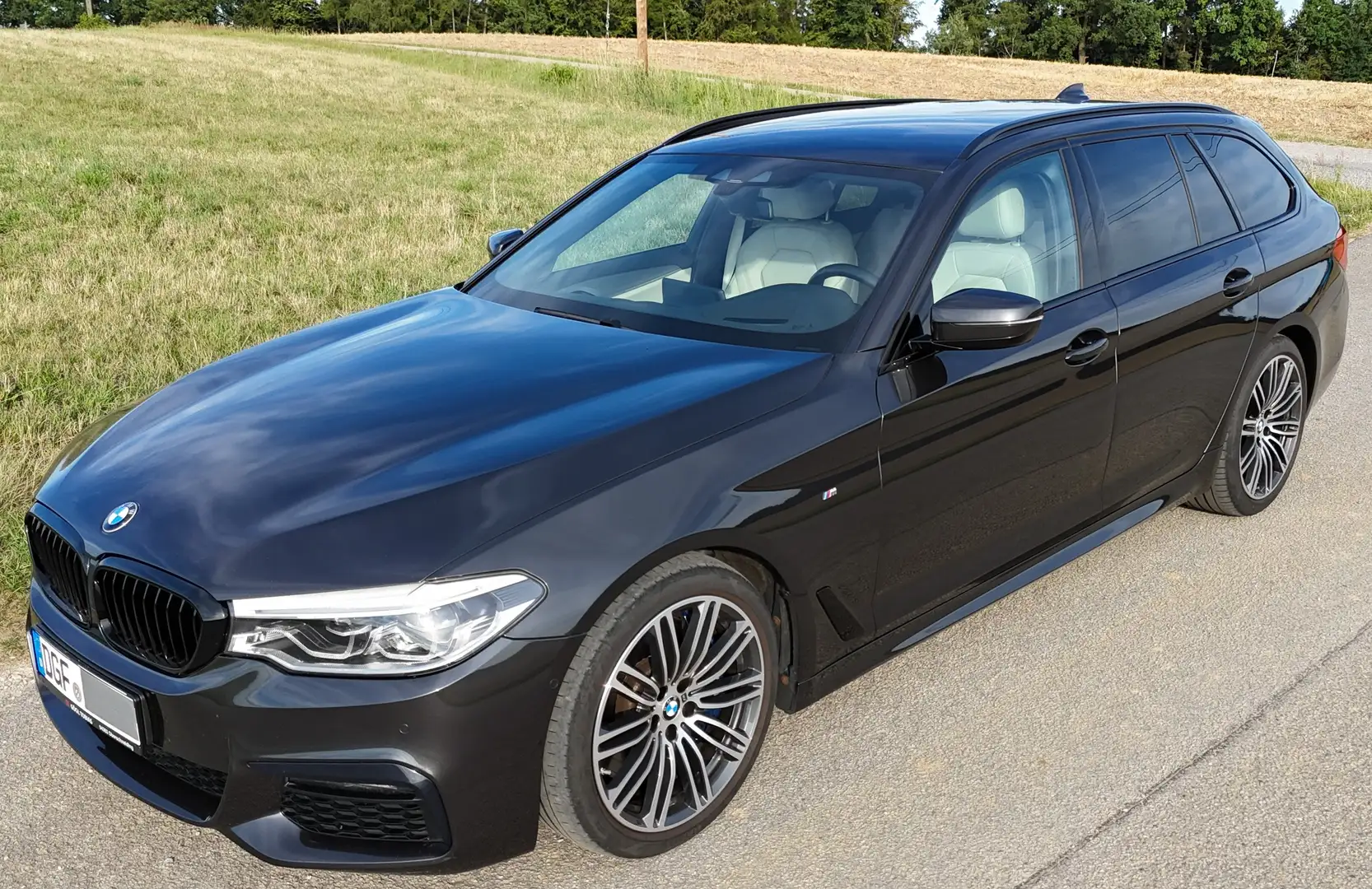 BMW 540 d xDrive M-Sport HUD AHK LED Grau - 1