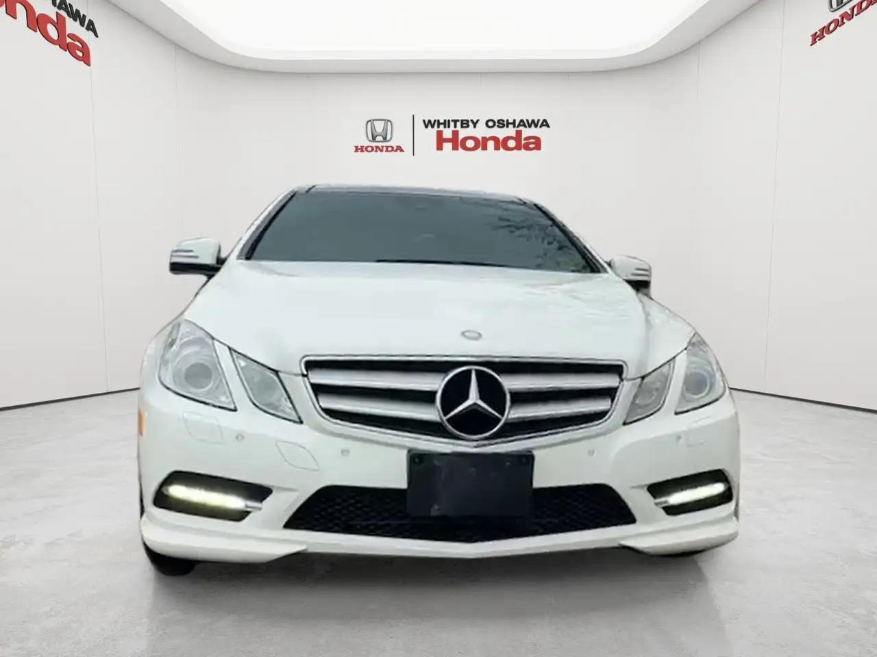 Mercedes-Benz E-Class снимка Mercedes-Benz E-Class