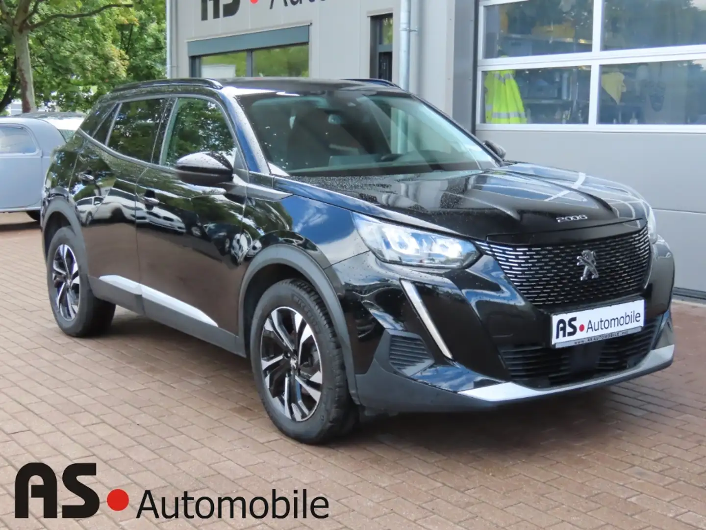 Peugeot 2008 Allure 1.2 PureTech 1.Hd*Navi*Klima*PDC Schwarz - 1