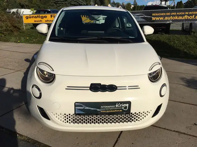 Fiat 500E view 2