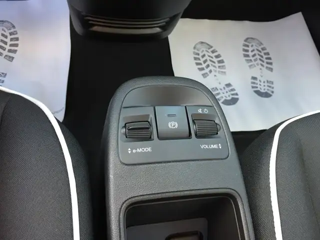 Fiat 500E view 16