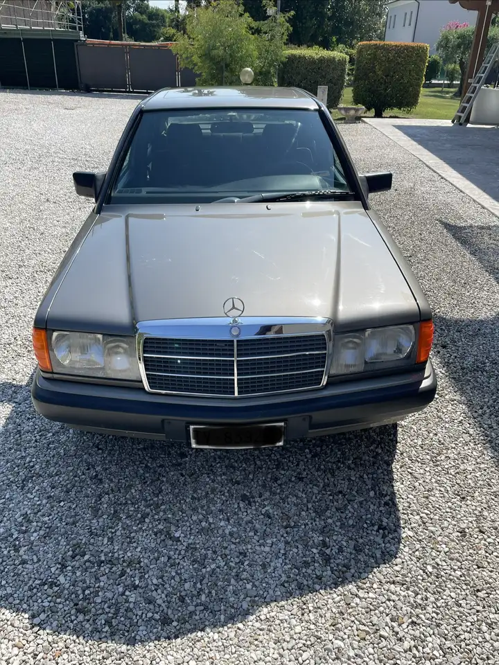 Mercedes-Benz 190 2.0 E 122cv, foto 1