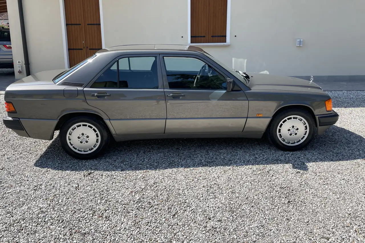 Mercedes-Benz 190 2.0 E 122cv, foto 2
