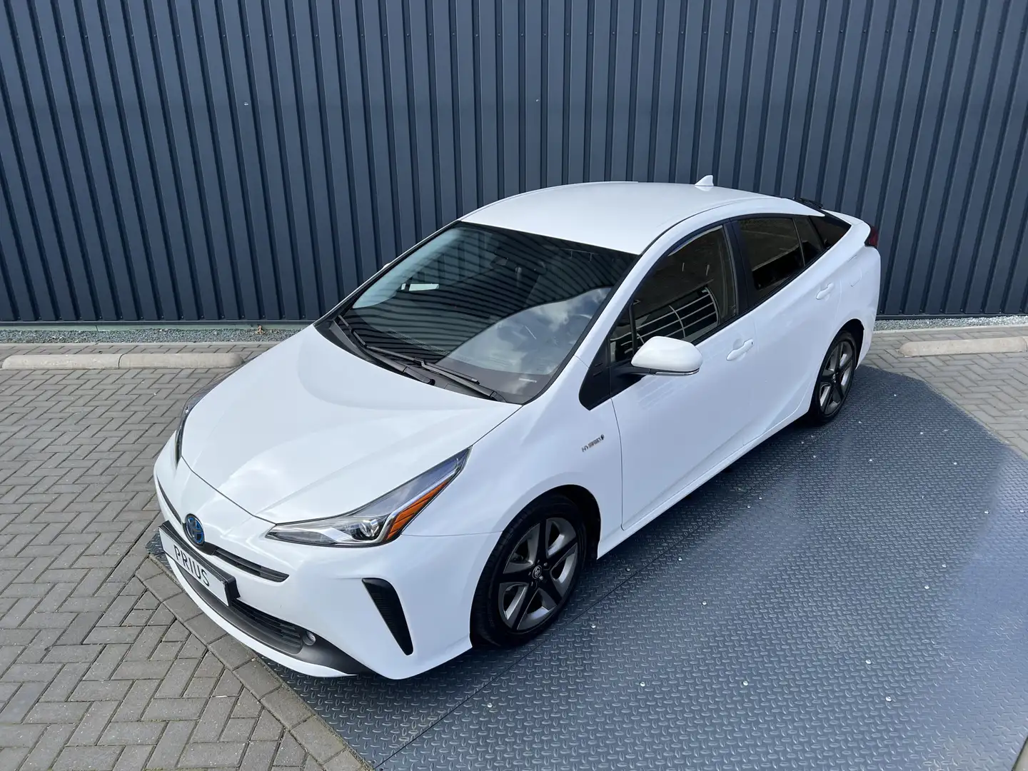 Toyota Prius 1.8 Dynamic |Apple Carplay/Android Auto | 10 jr GA White - 2