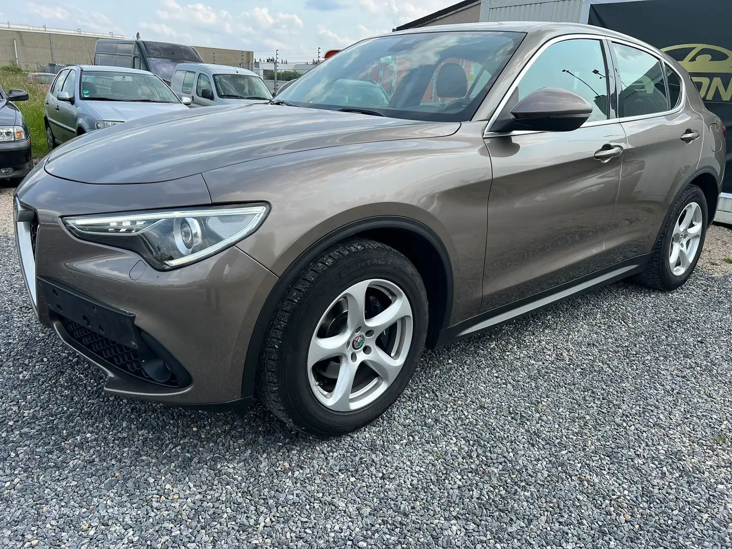 Alfa Romeo Stelvio 2.2 Diesel 16V AT8 Super 12.500€ TVAC Braun - 1