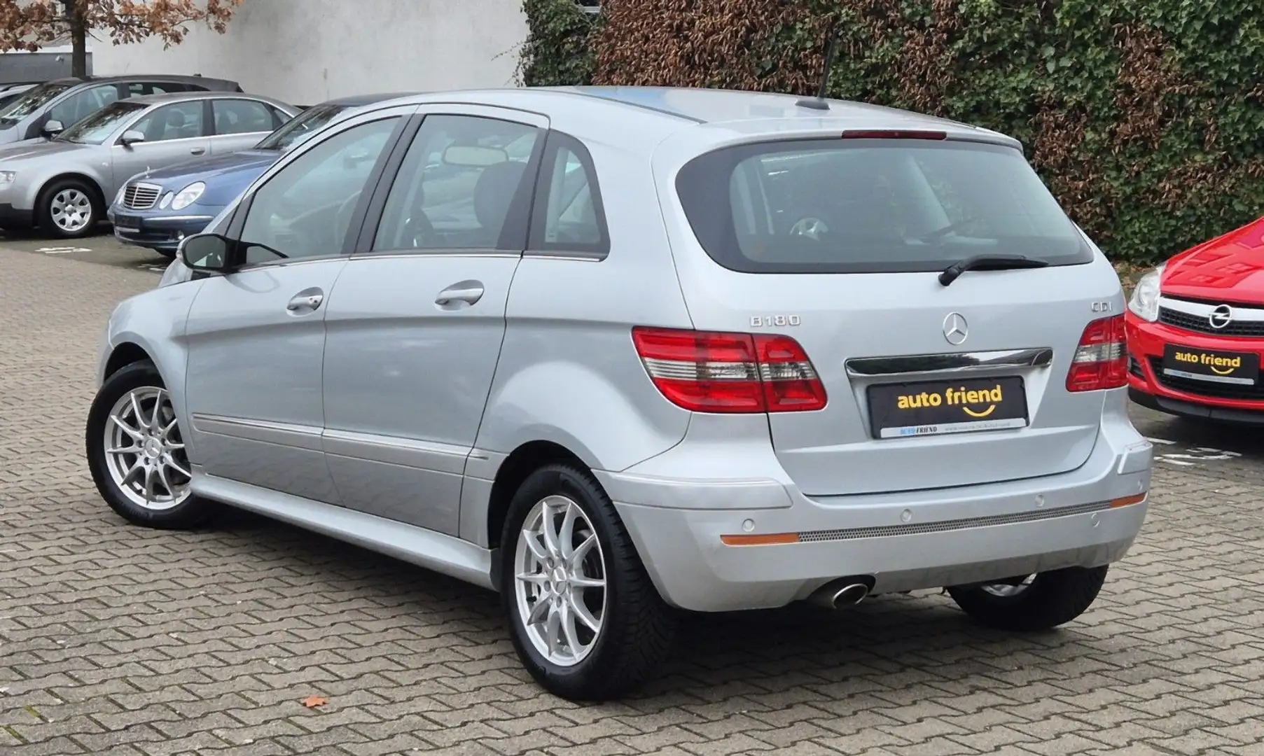 Mercedes-Benz B 180 CDI AUT. /NAVI/PDC/SHZ/KLIMA/TEMPO Argent - 2