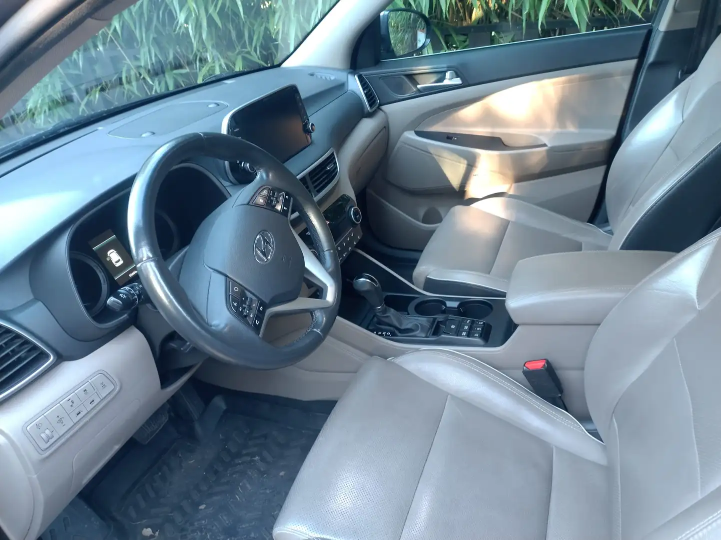 Hyundai TUCSON Tucson 2,0 CRDI 4WD Level 6 Aut. Grau - 2