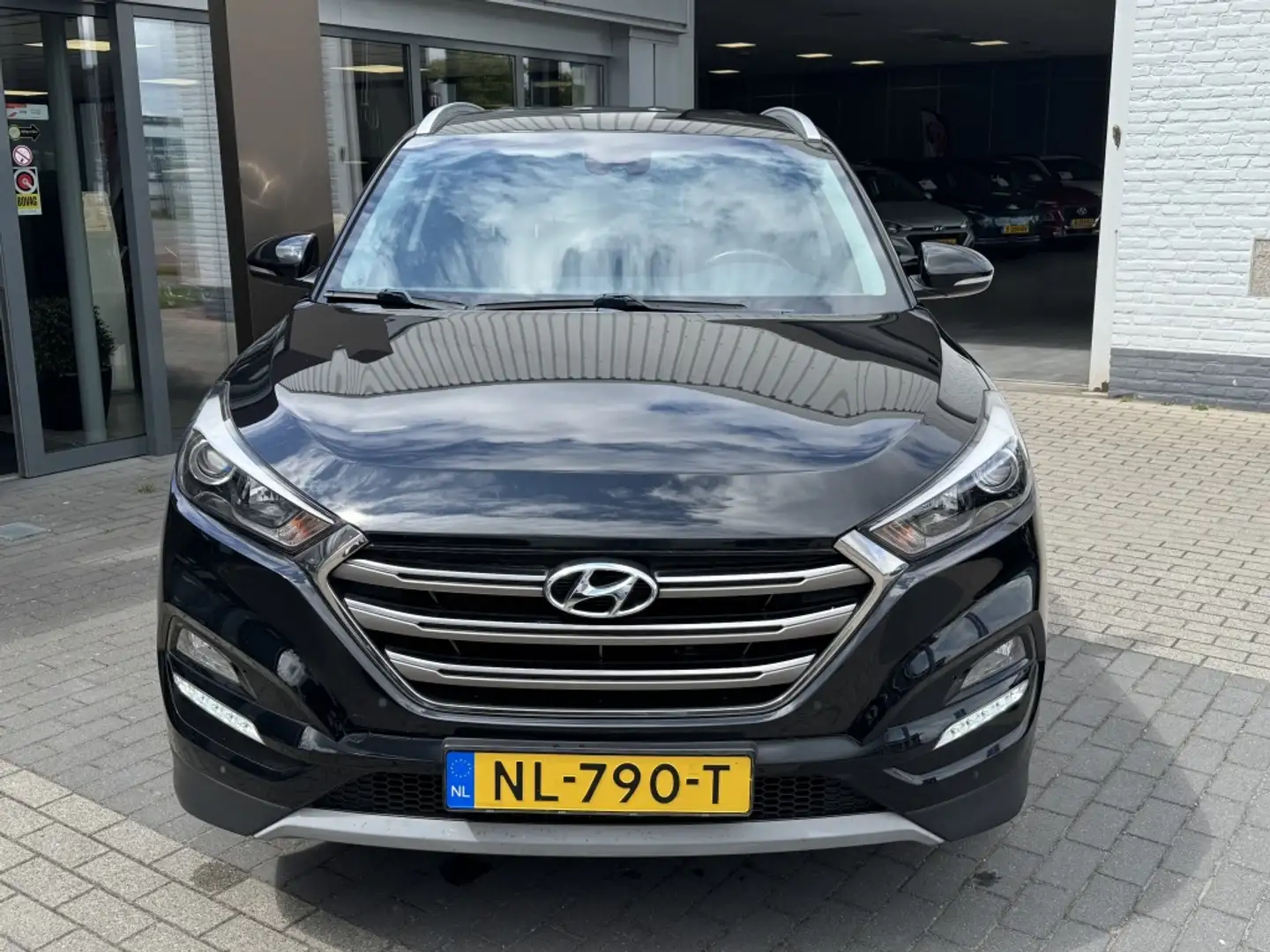 Hyundai TUCSON 1.6 GDi Comfort | Navigatie | Cruise control | Sto Zwart - 2