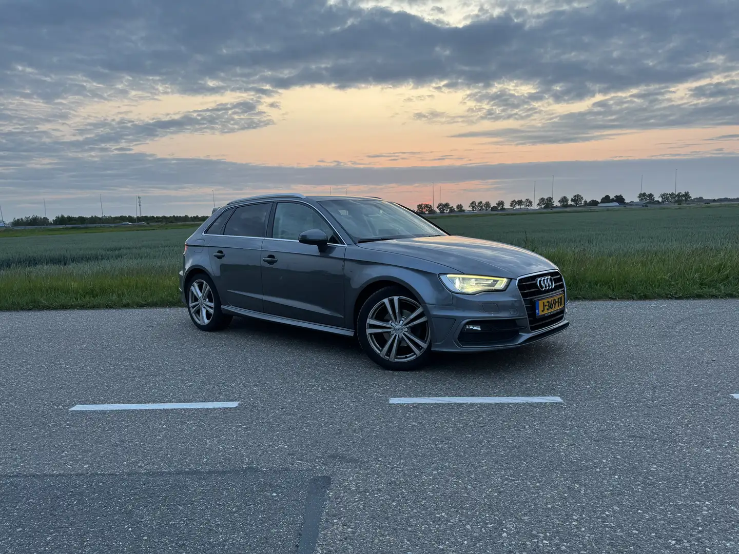 Audi A3 1.6 TDI Ambit. PL Sportback Grey - 1