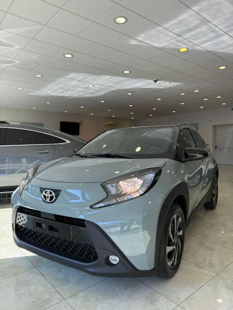 Toyota Aygo X 1.0 VVT-i 72 CV 5p. Trend S-CVT Verde - 1