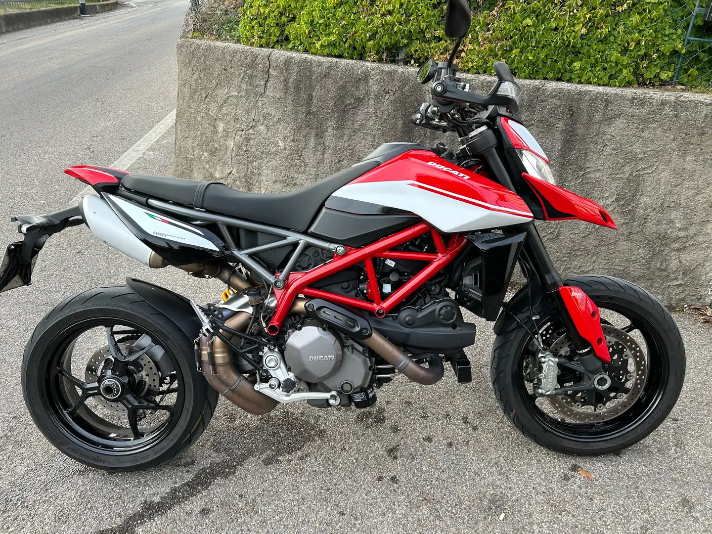 Ducati Hypermotard 950 Piros - 2