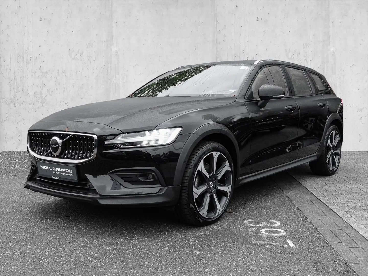 Volvo V60 Cross Country B4 AWD Plus 4xSHZ  AHK Harman/Kardon Schwarz - 2