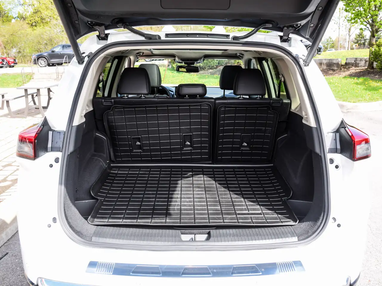 Nissan Rogue снимка Nissan Rogue