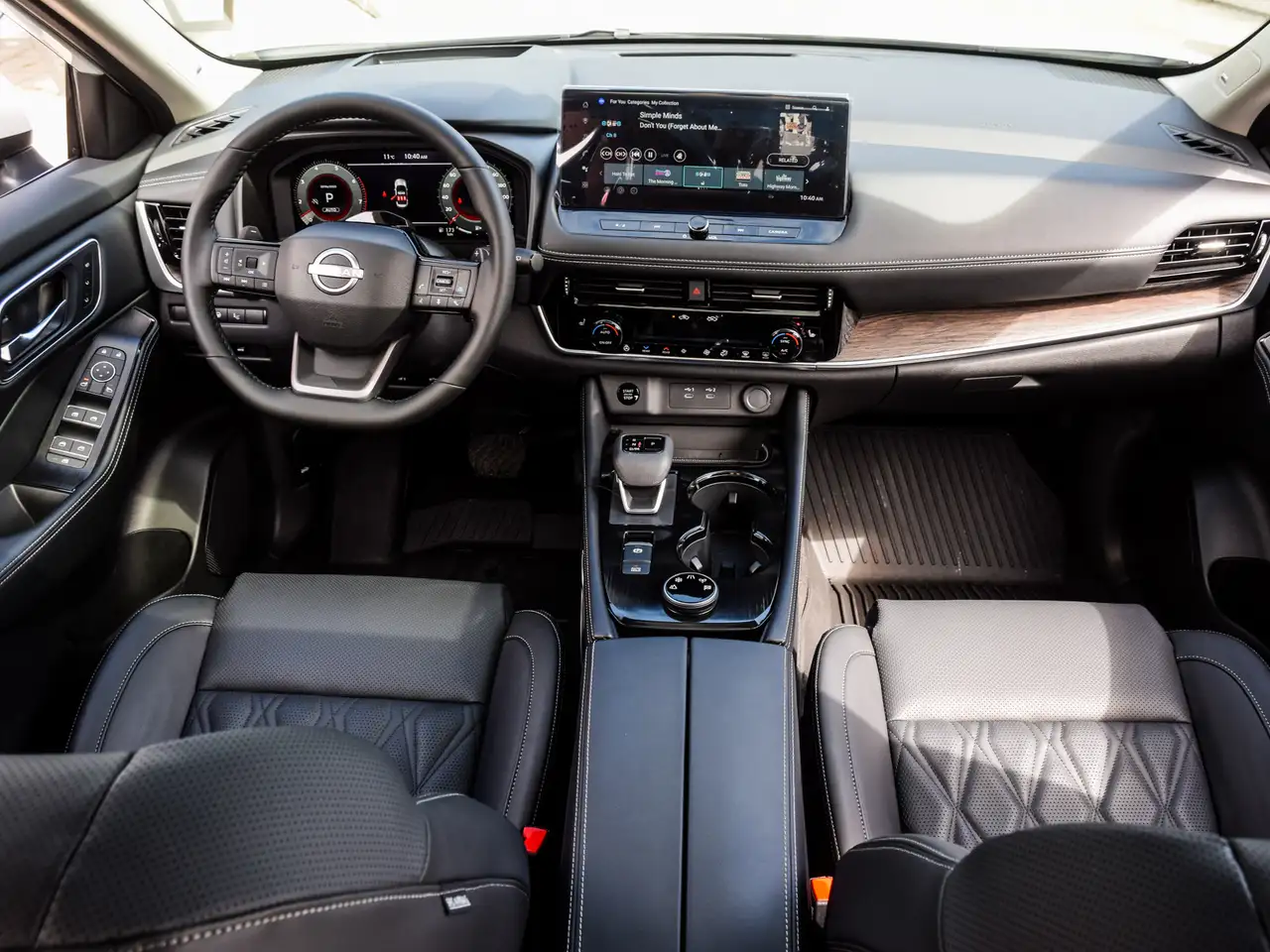 Nissan Rogue снимка Nissan Rogue