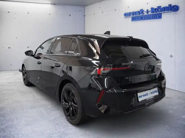 Opel Astra view 4