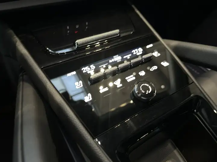 Porsche Cayenne 2025, foto 28