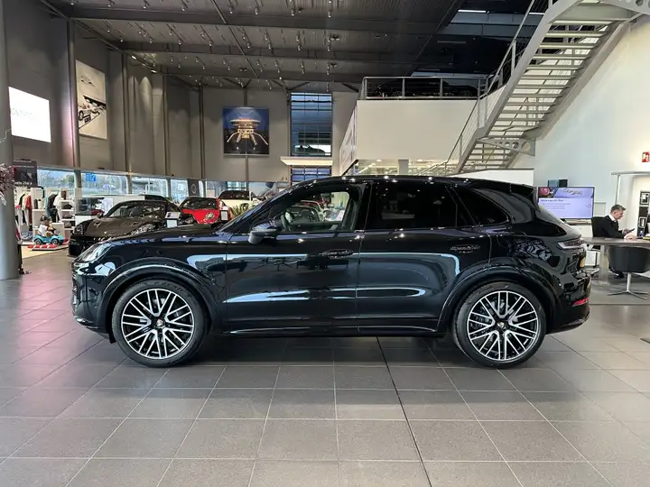 Porsche Cayenne 2025, foto 3