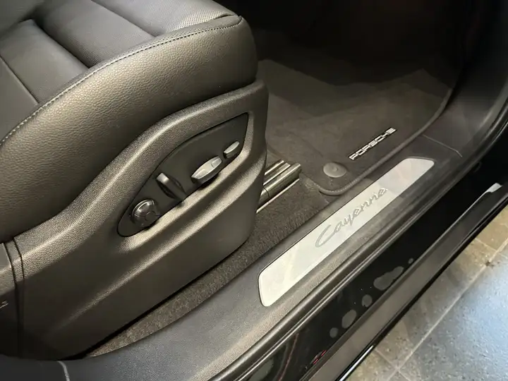 Porsche Cayenne 2025, foto 35