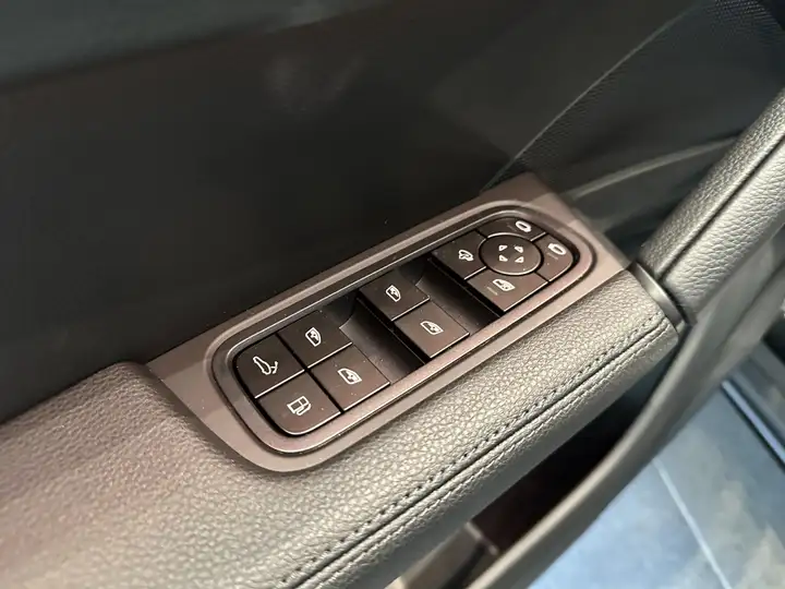Porsche Cayenne 2025, foto 23