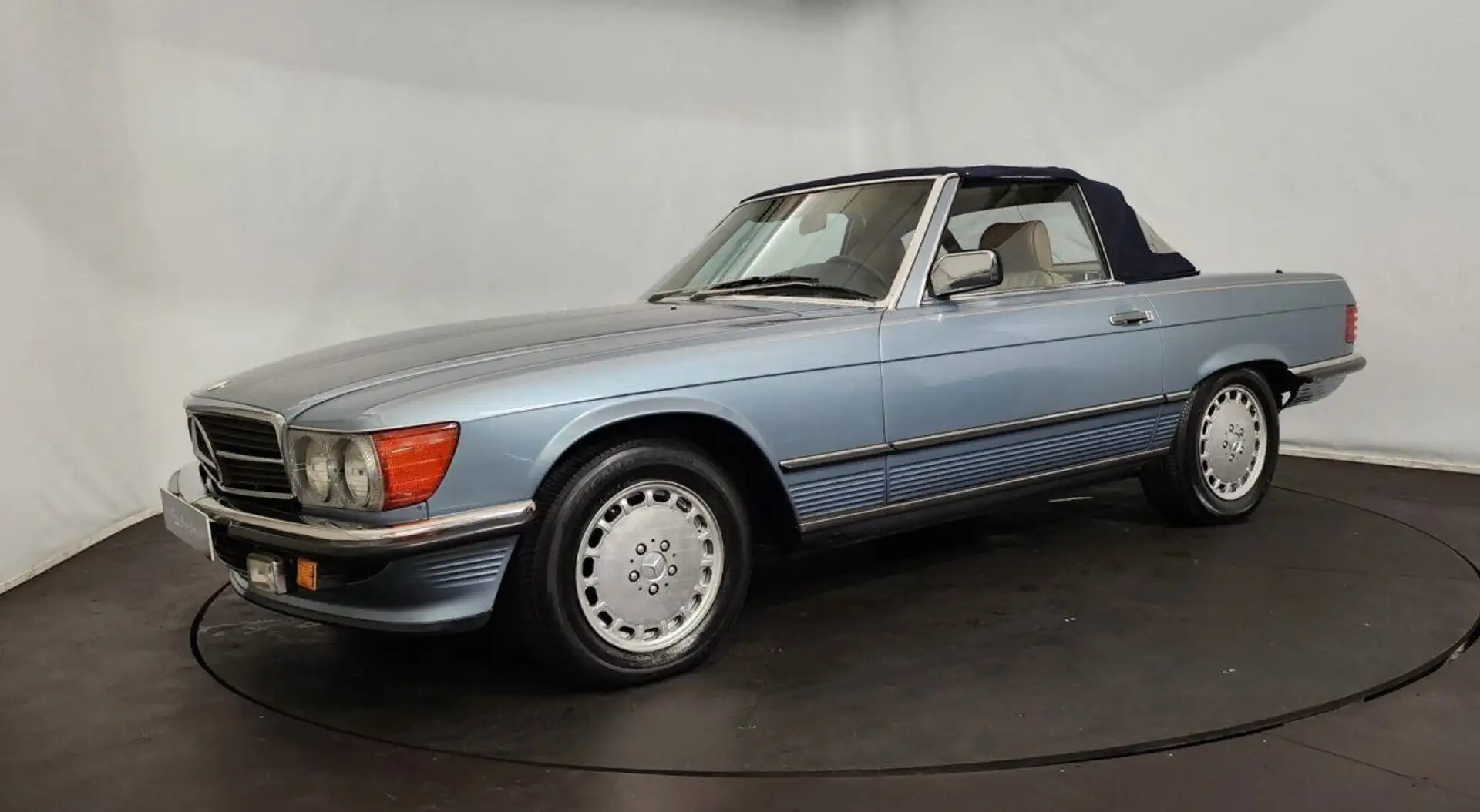 Mercedes-Benz 560 SL Blau - 2