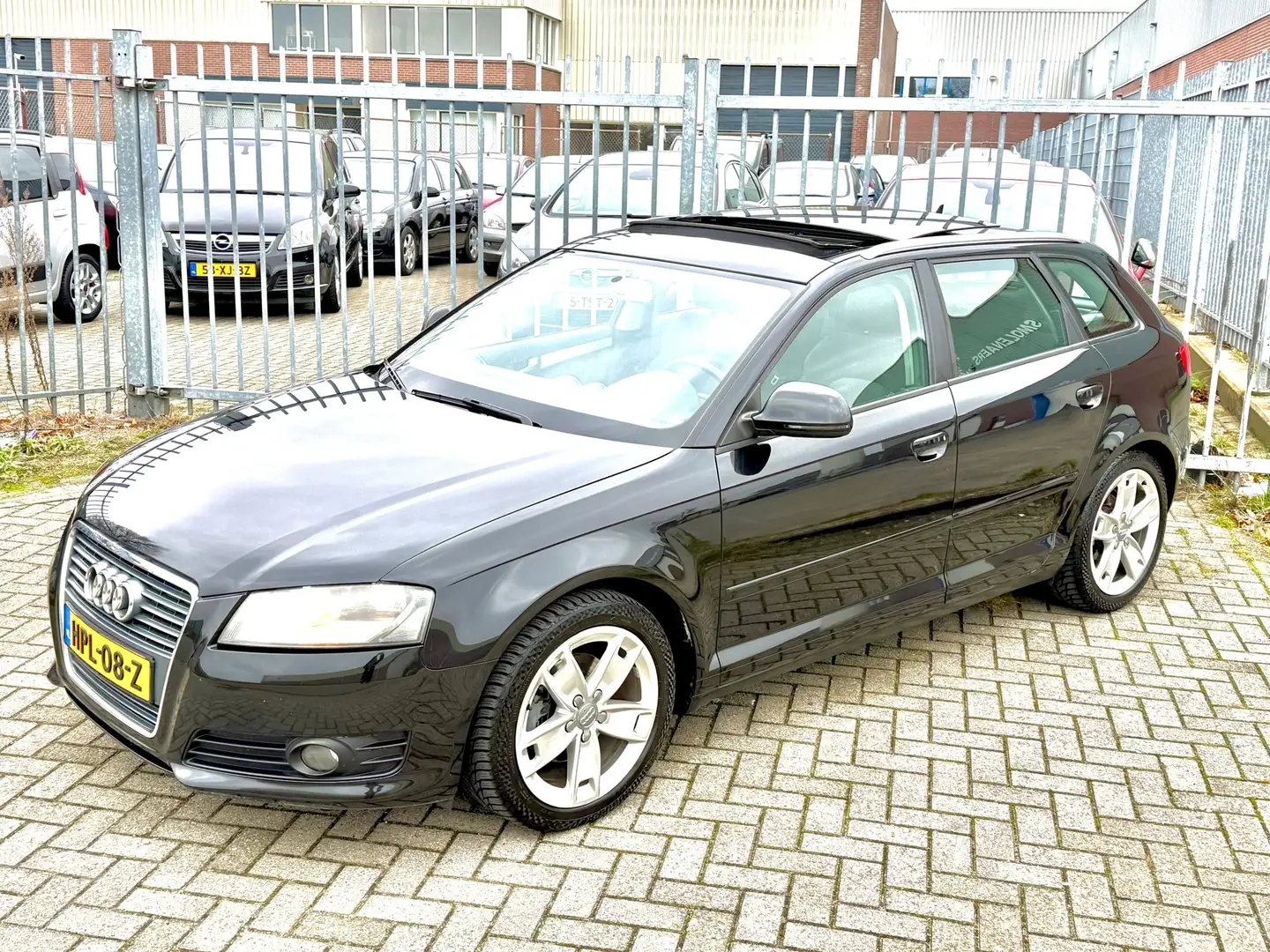 Audi A3 Sportback 1.8TFSI Attraction Business Edition AUTO Noir - 1