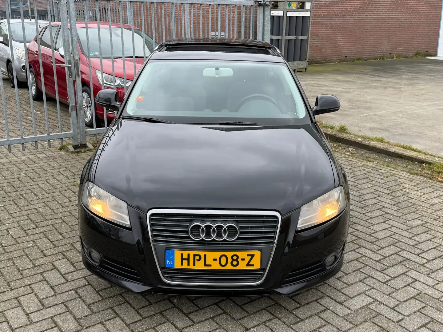Audi A3 Sportback 1.8TFSI Attraction Business Edition AUTO Noir - 2