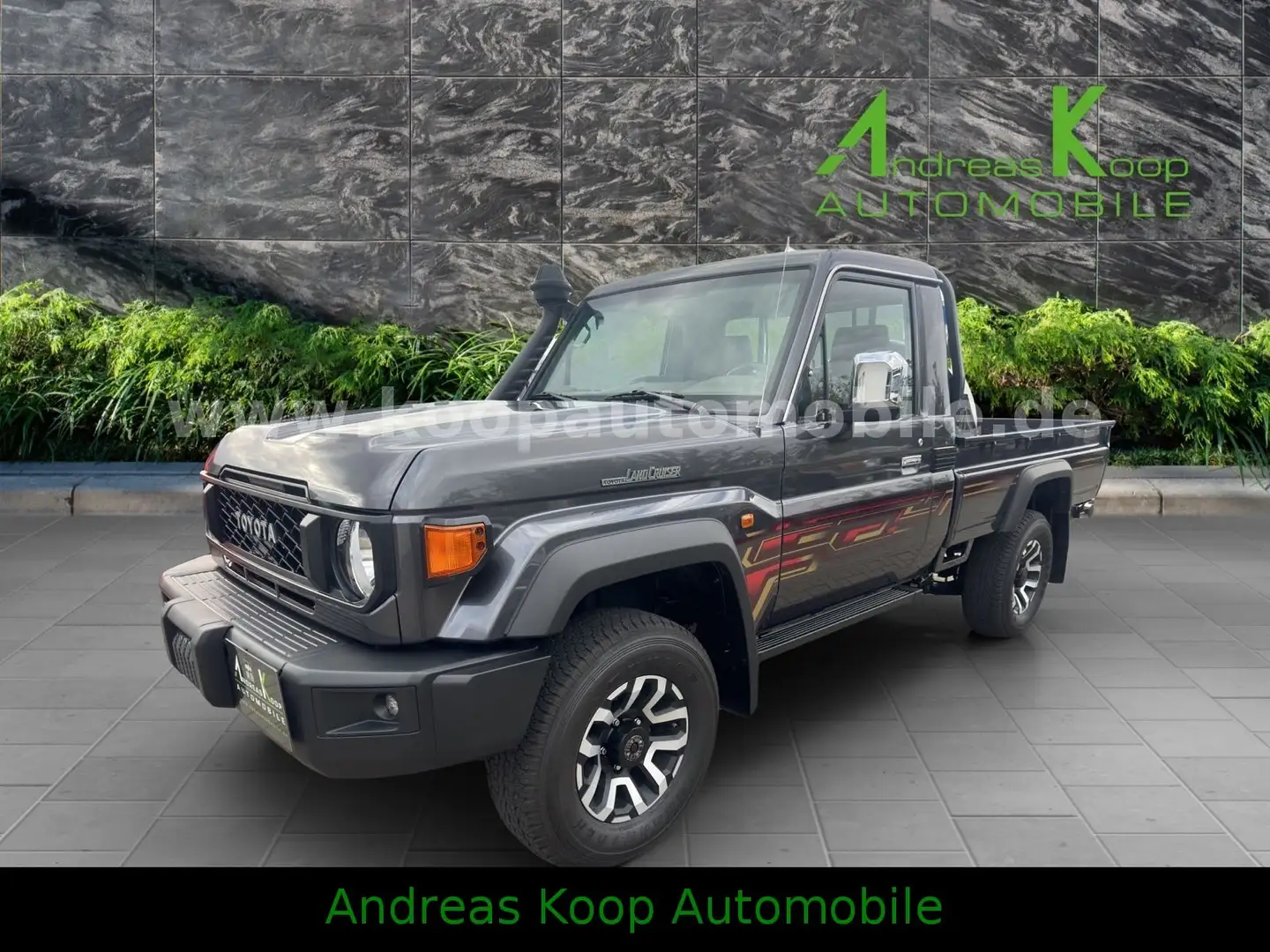 Toyota Land Cruiser GDJ 79SC 2,8-Diesel Aut LX-Z SOFORT Grau - 1