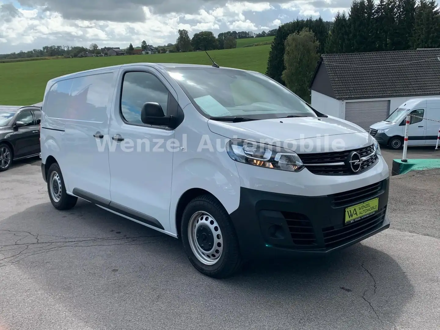 Opel Vivaro Kasten e Edition M *1.Hand*MwSt* Weiß - 1