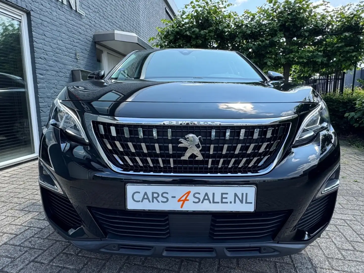 Peugeot 3008 1.2 Autom. Executive 130pk + Lmv + Navi + Pdc - 56 Noir - 2