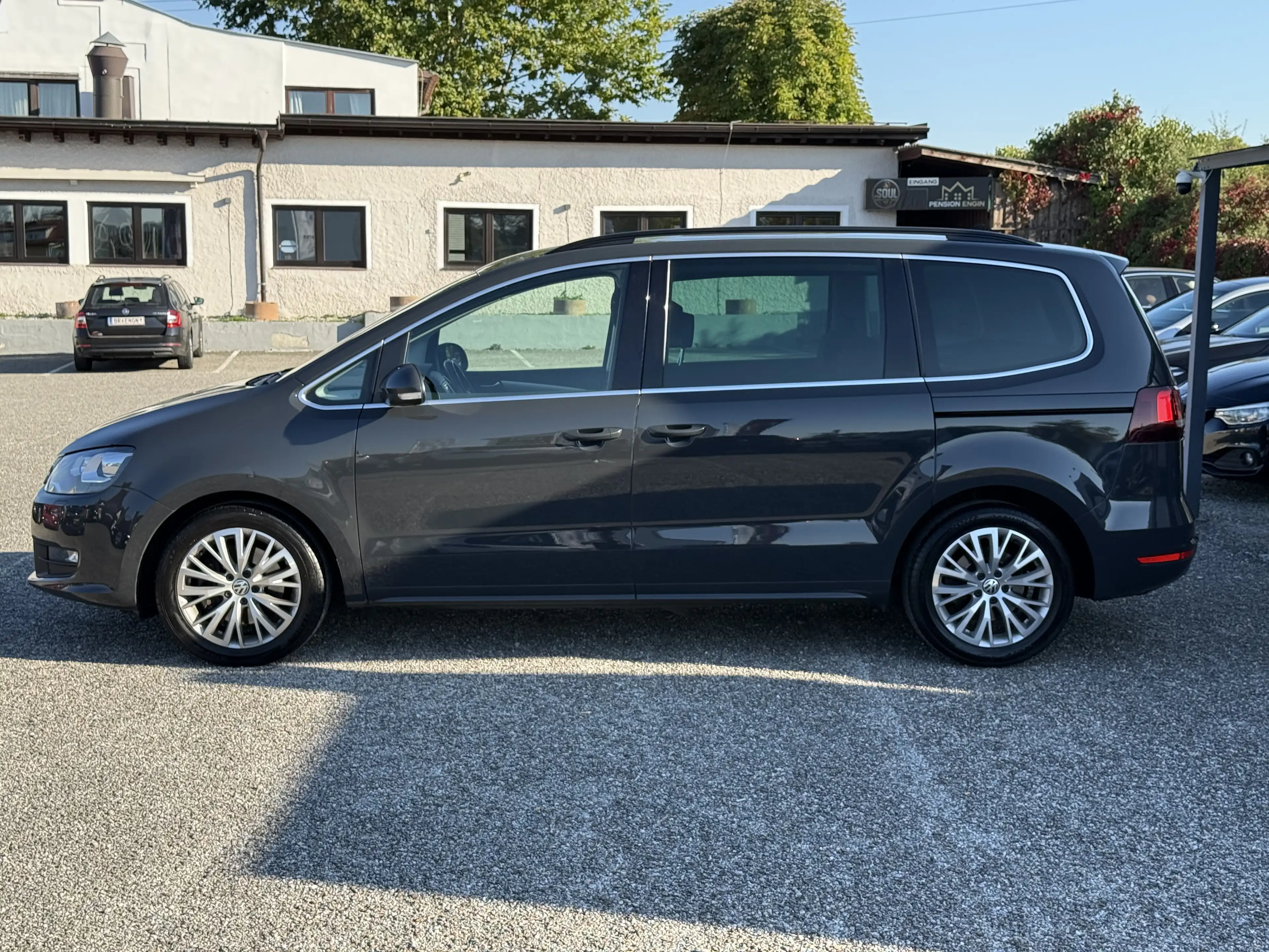Volkswagen Sharan 2,0 TDI — photo 8