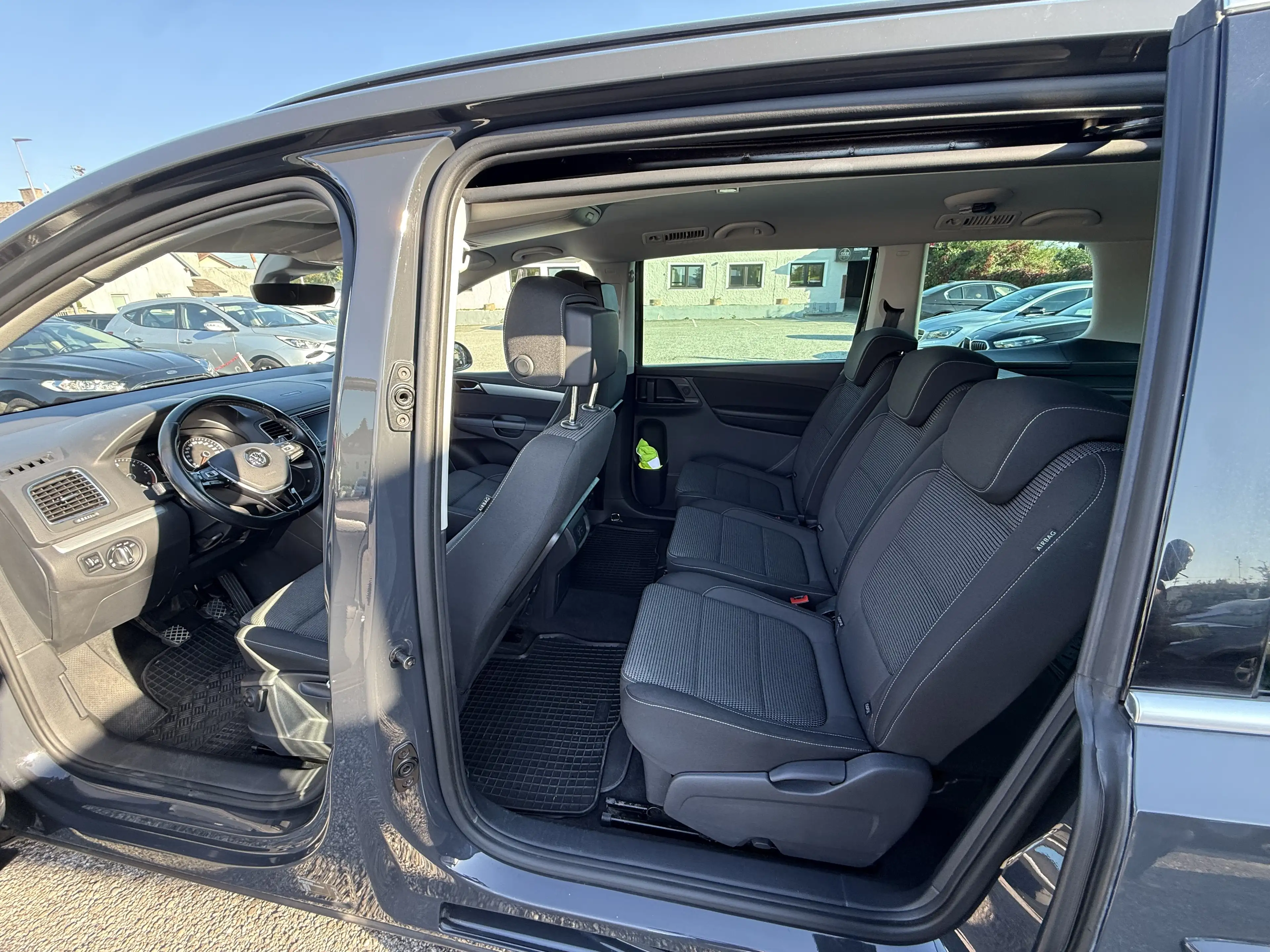 Volkswagen Sharan 2,0 TDI — photo 14
