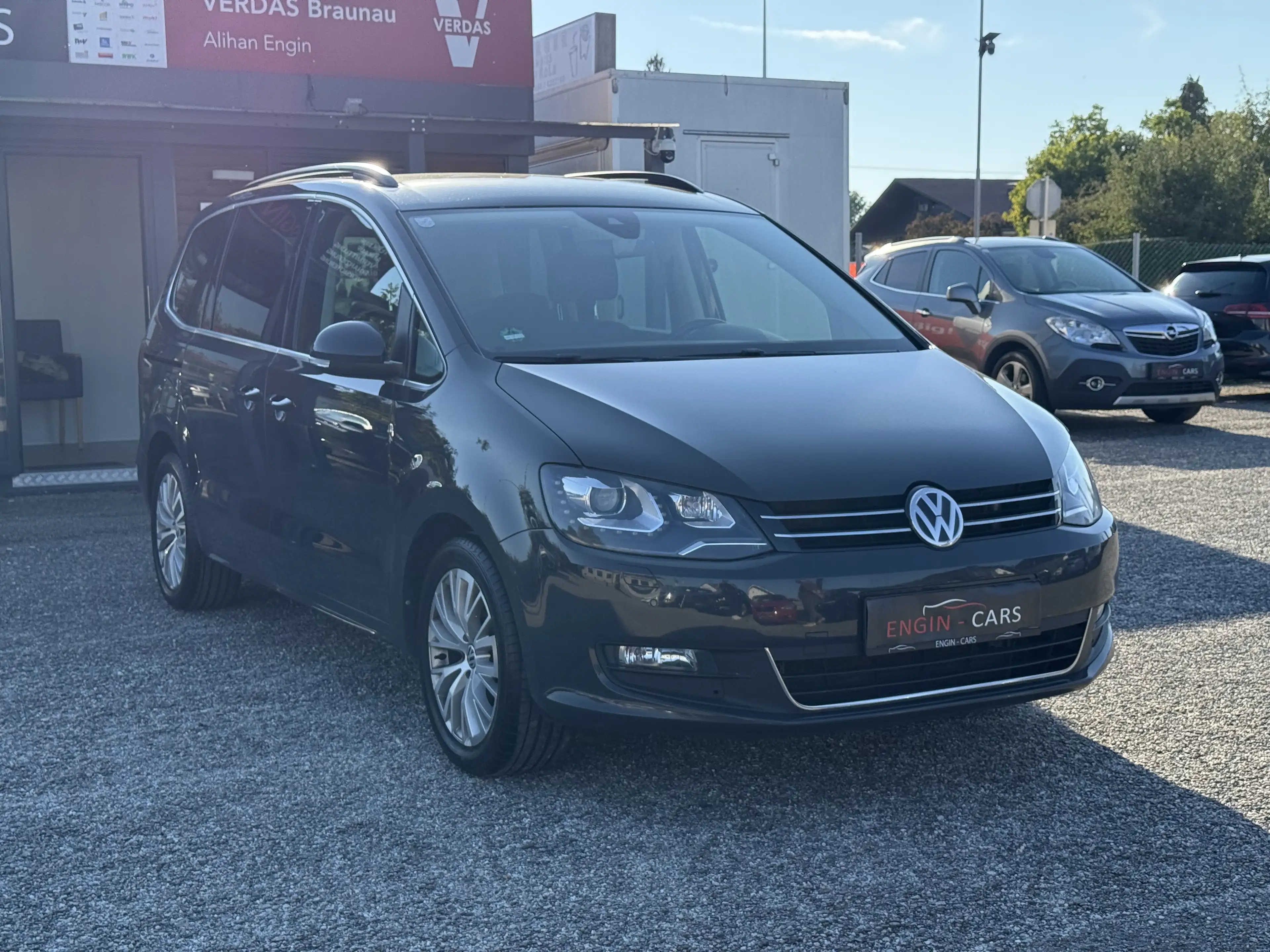Volkswagen Sharan 2,0 TDI — photo 3