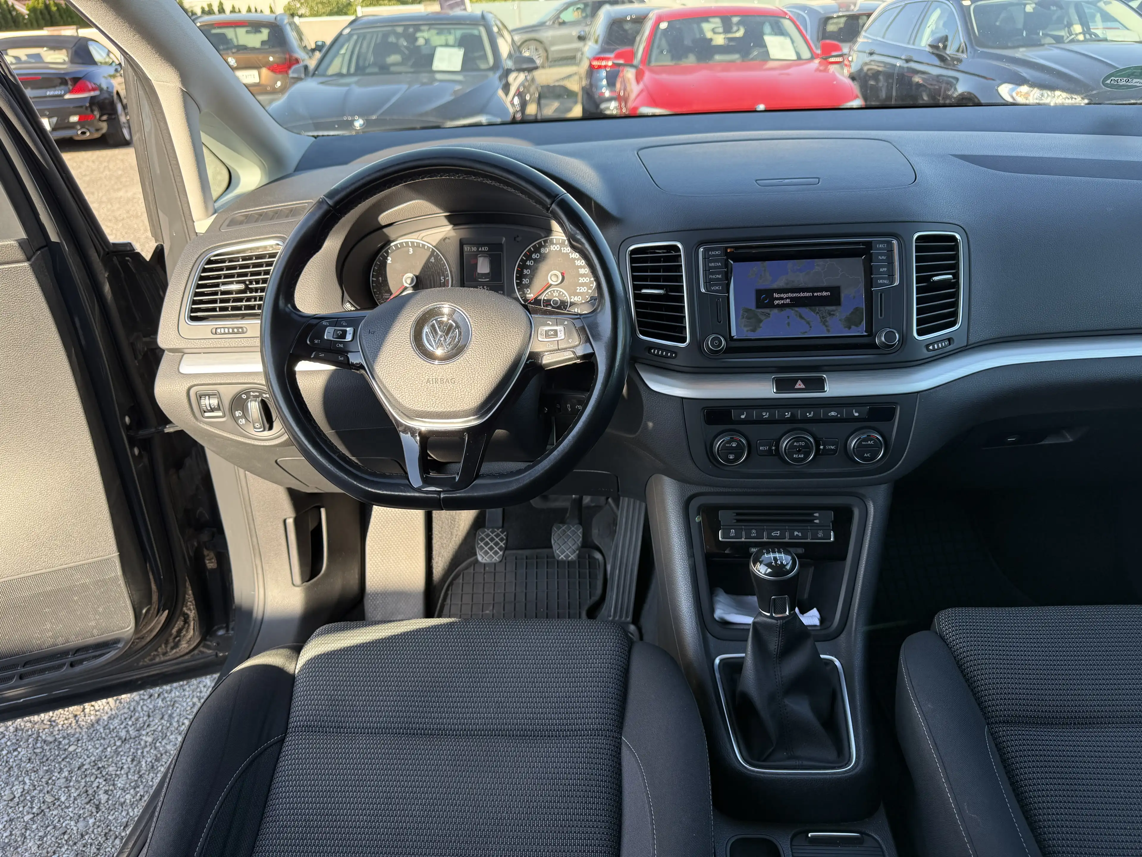 Volkswagen Sharan 2,0 TDI — photo 11