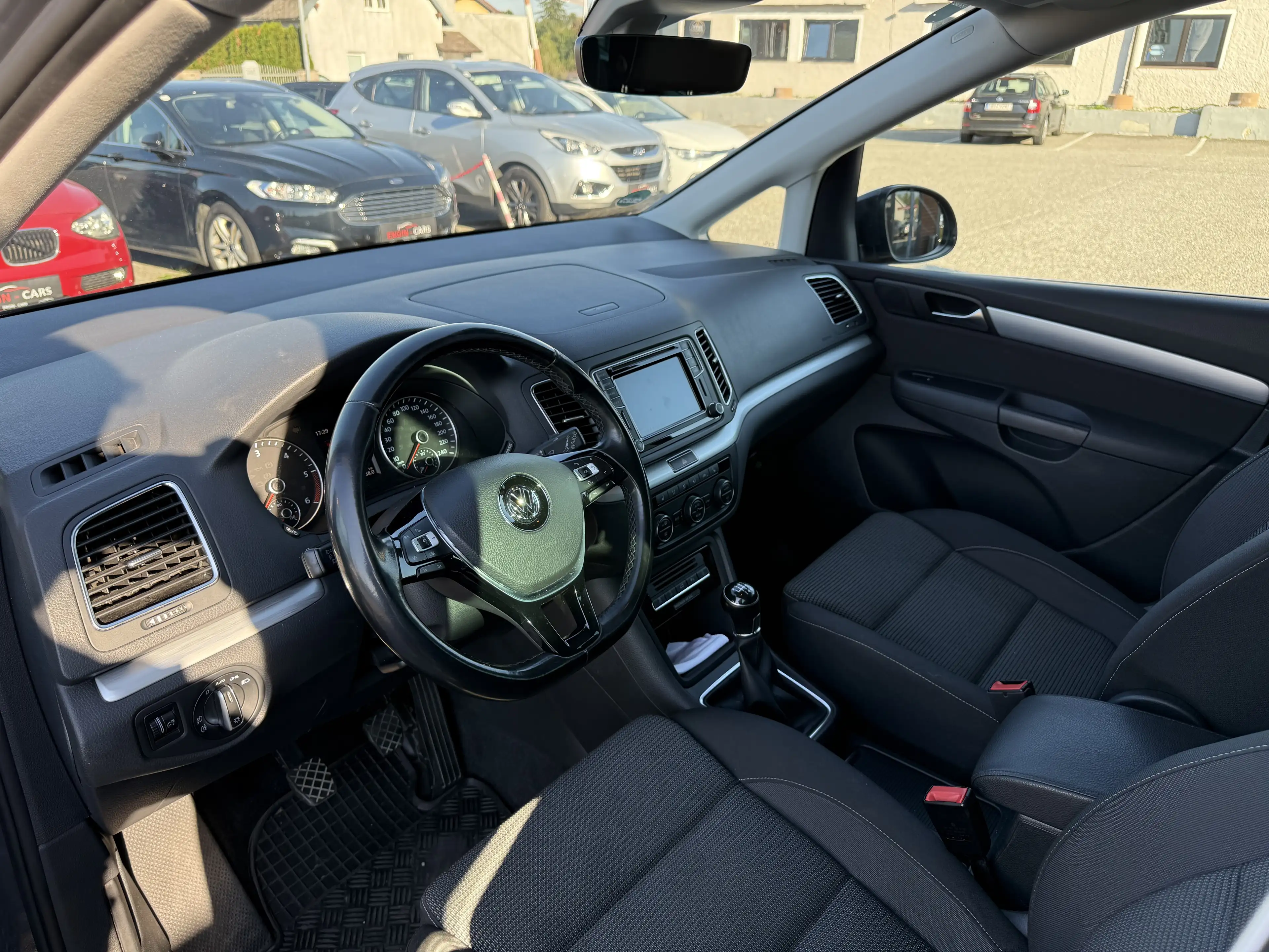 Volkswagen Sharan 2,0 TDI — photo 9