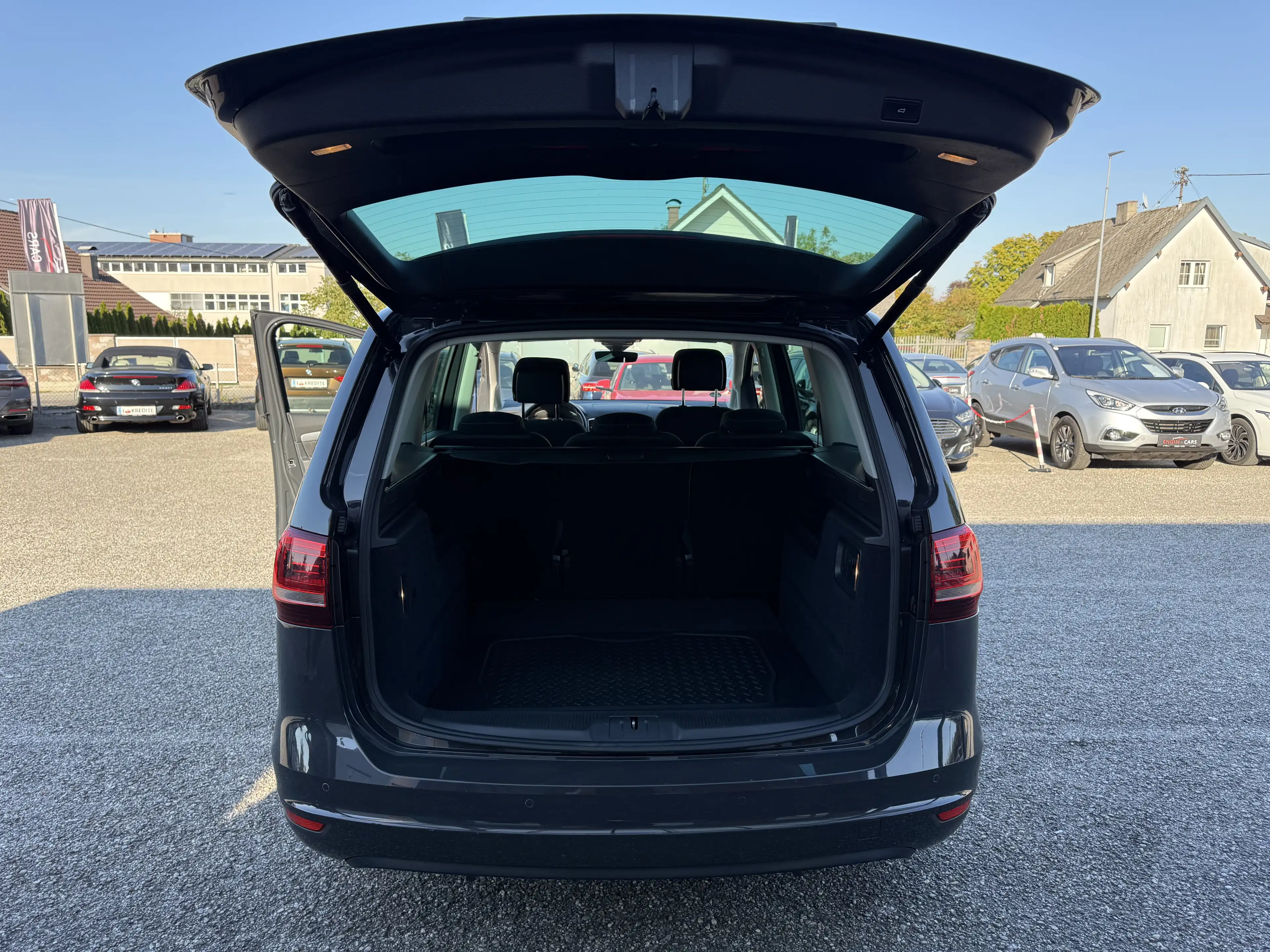 Volkswagen Sharan 2,0 TDI — photo 15
