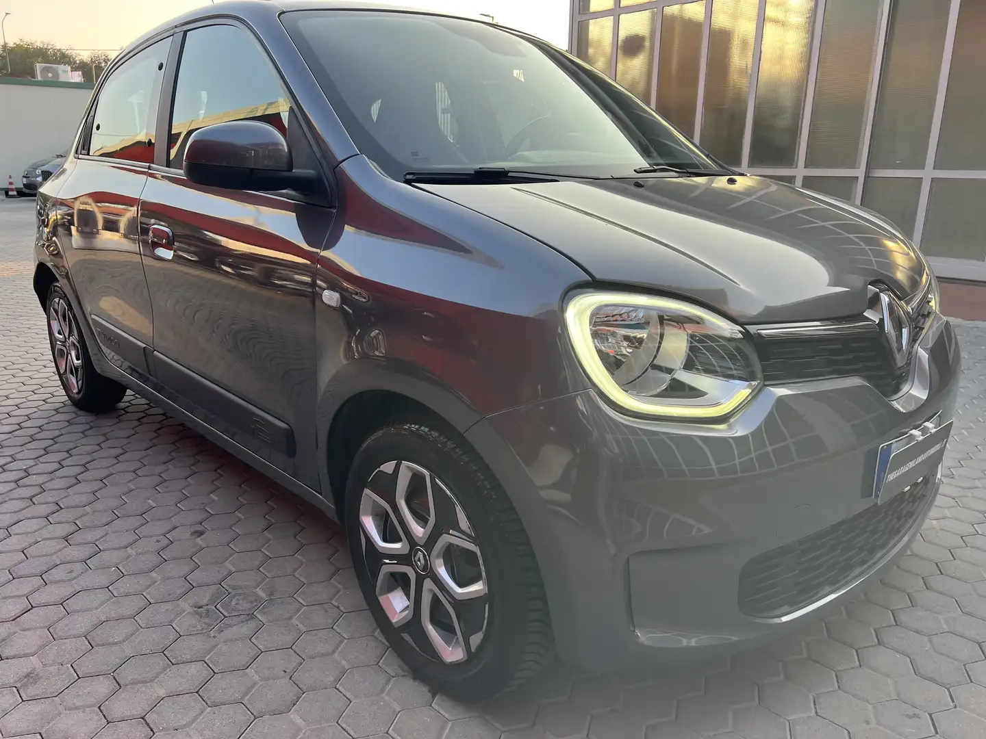 Renault Twingo III 2019 1.0 sce Intens 65cv OK NEOPATENTATI Grijs - 2