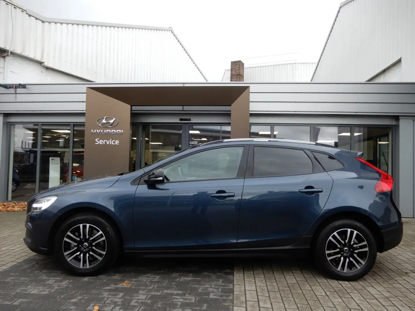 Volvo V40 Cross Country 1.5 T3 Nordic+ | NL auto | lage km stand | dealer Bleu - 2