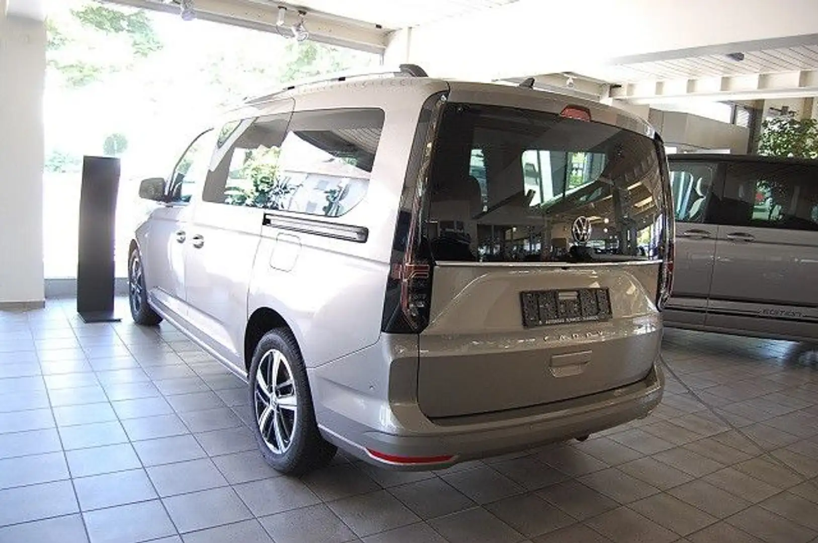 Volkswagen Caddy Maxi Style Benziner DSG 7-Sitzer AHK Beige - 2