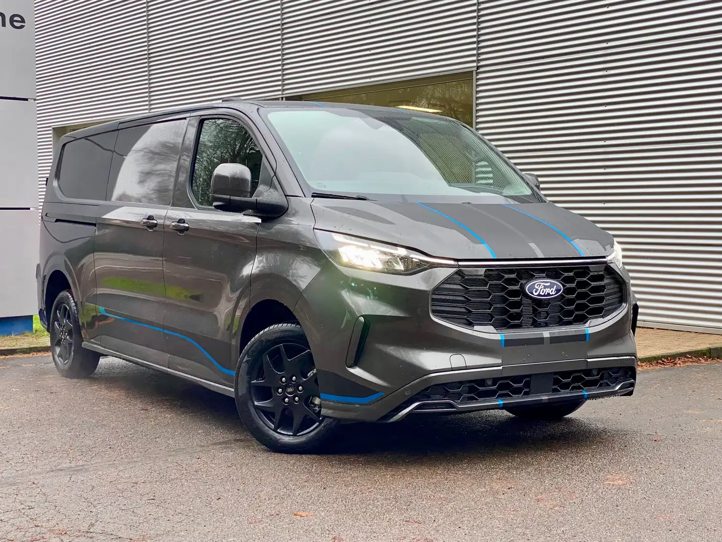 Ford Transit Custom Sport L2 - 2.0 170CH Auto (2 Side door) Gris - 1