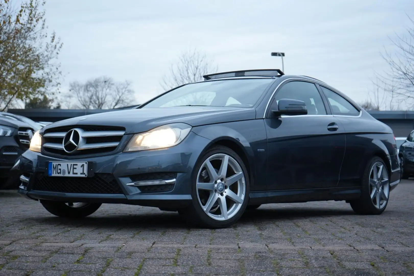 Mercedes-Benz C 250 CGI  Coupe AMG-PAKET|PANORAMA|LEDER Gris - 1