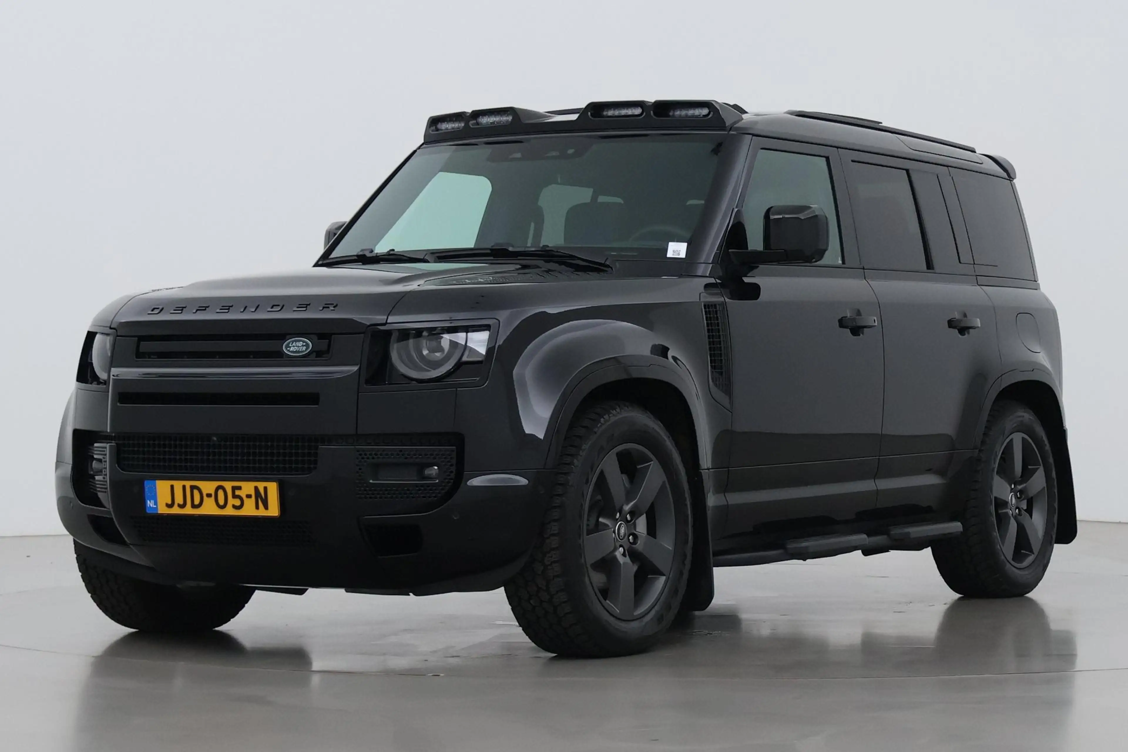 Land Rover Defender 110 P300e X-Dynamic HSE | Meridian Surround | Clea — photo 8
